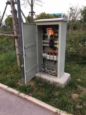 鄧州某小公園配電柜門敞開 公共安全警鐘再次敲響